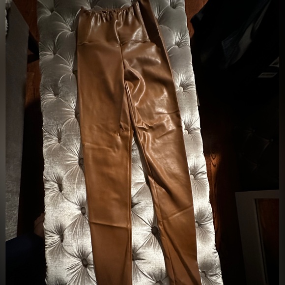 Wilfred Free Daria Pant
Size XS
C$78 C$138
Excellent condition no flaws
Skinny - Picture 6 of 13